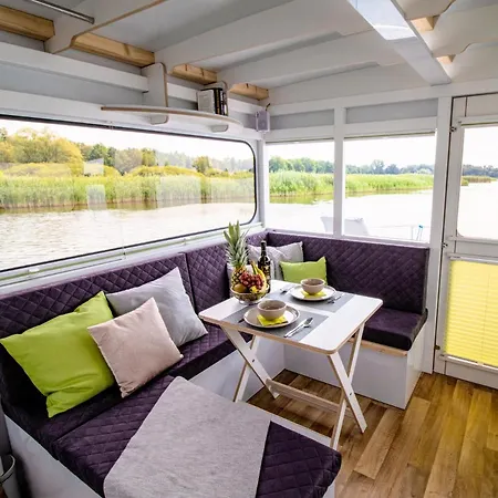 Hausboot Fiona Im Yachthafen Berlin-schmoeckwitz Auf Der Spree Und Dem Mueggelsee Von Anfang April Bis Ende Oktober * Berlim
