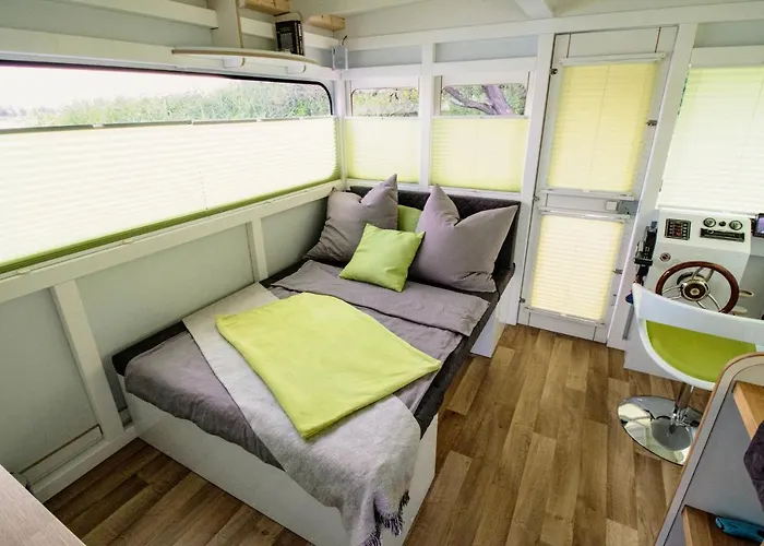 Hausboot Fiona Im Yachthafen Berlin-schmoeckwitz Auf Der Spree Und Dem Mueggelsee Von Anfang April Bis Ende Oktober