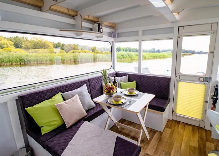 Hausboot Fiona Im Yachthafen Berlin-schmoeckwitz Auf Der Spree Und Dem Mueggelsee Von Anfang April Bis Ende Oktober * Berlin