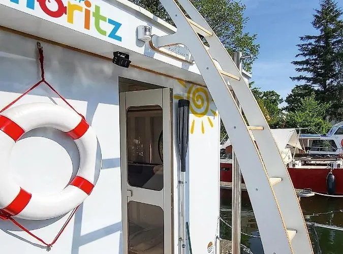 Botel Hausboot Fiona Im Yachthafen Berlin-schmoeckwitz Auf Der Spree Und Dem Mueggelsee Von Anfang April Bis Ende Oktober