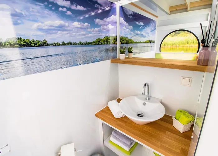 Hausboot Fiona Im Yachthafen Berlin-schmoeckwitz Auf Der Spree Und Dem Mueggelsee Von Anfang April Bis Ende Oktober برلين